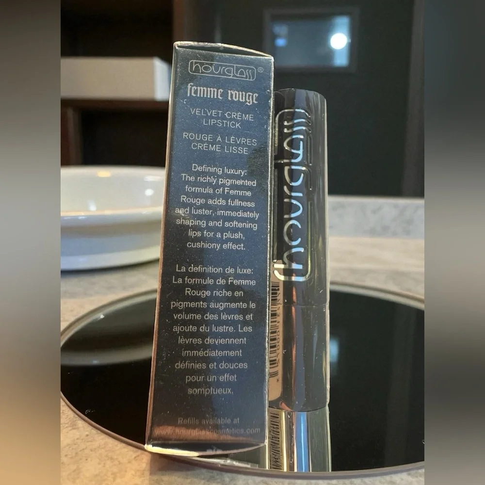 HOURGLASS ICON FEMME ROUGE VELVET CRÈME LIPSTICK. NEW IN BOX.